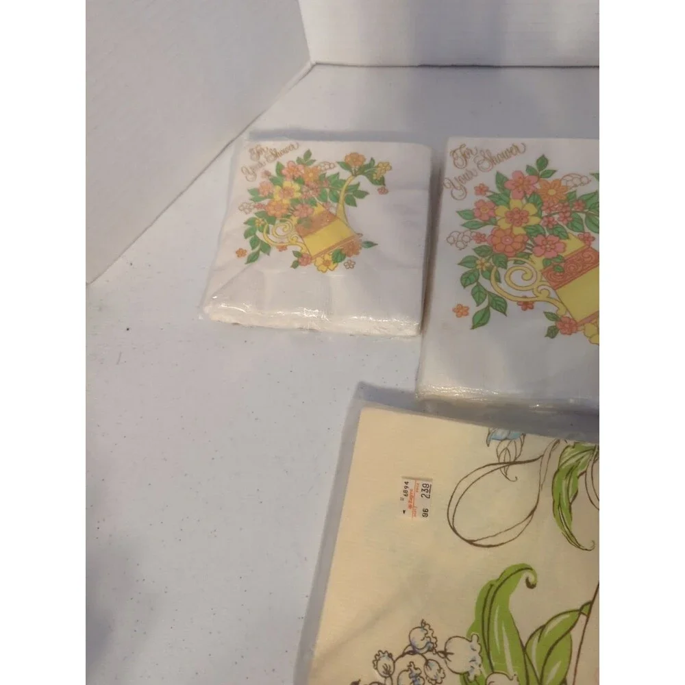 Vtg Lot of Wedding Shower Party Crepe Paper Napkins & Tablecloth 1940's